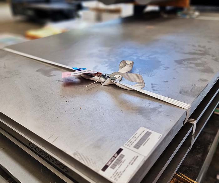 Wir führen ein umfangreiches Sortiment an Stahlplatten in zahlreichen Güten und Stärken.