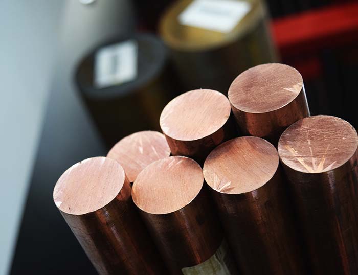 Spezielle Knüppelbearbeitungsservices sorgen dafür, dass Ihre Berylliumkupferstangen auf die exakten Maße zugeschnitten werden.