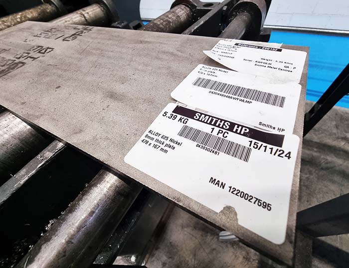 Platten Unsere Nickel-Legierungsplatten sind in verschiedenen Güteklassen und Stärken erhältlich.