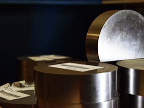 Unser Aluminium-Lagersortiment spiegelt unser Wissen über Materialien wider, die im Motorsport eingesetzt werden.