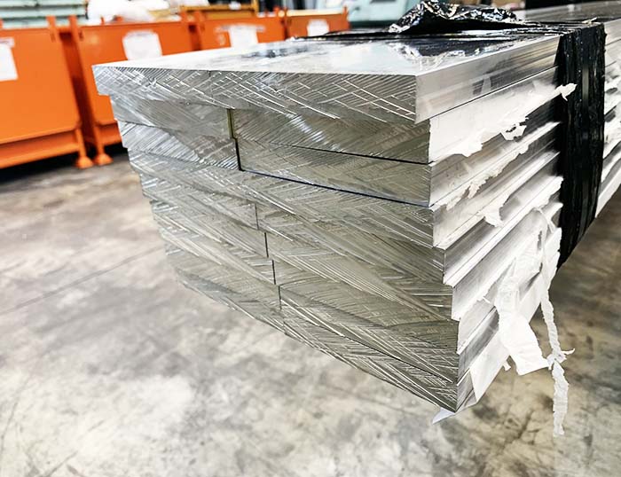 Plaques d'aluminium Nous disposons d'une large gamme de plaques d'aluminium à haute résistance.