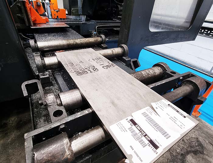 Plaques en alliage de nickel Nous stockons et fournissons des plaques d'alliage de nickel pour les applications de sport automobile,