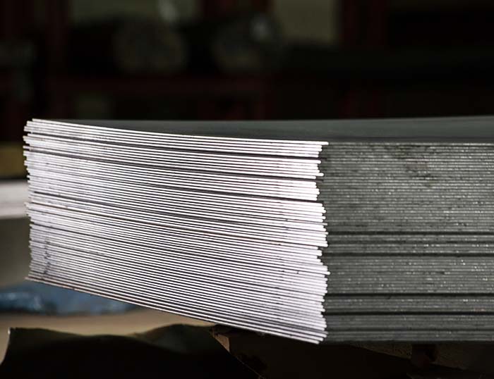 Feuilles Notre stock de tôles d'acier est spécialement sélectionné pour répondre aux besoins du marché de l'ingénierie automobile.