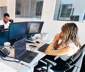 Nous vous donnons un accès 24 heures sur 24 et 7 jours sur 7 à notre plateforme informatique sur mesure, qui vous offre une visibilité totale de la chaîne d'approvisionnement en matières premières.