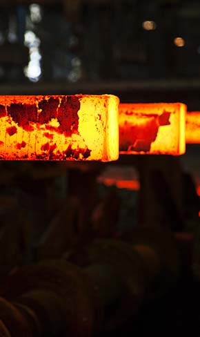 La trempe par précipitation (également connue sous le nom de trempe par vieillissement) est un processus de traitement thermique qui renforce et durcit l'acier inoxydable.