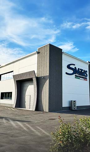 Notre engagement en faveur du sport automobile se traduit par la mise en place d'un entrepôt dédié en Italie.