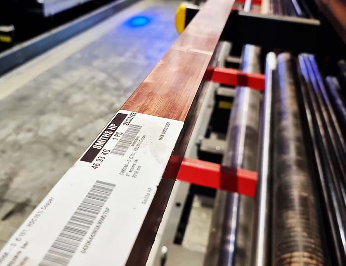 Abbiamo in magazzino rame C101 in molte forme, comprese le barre quadrate.