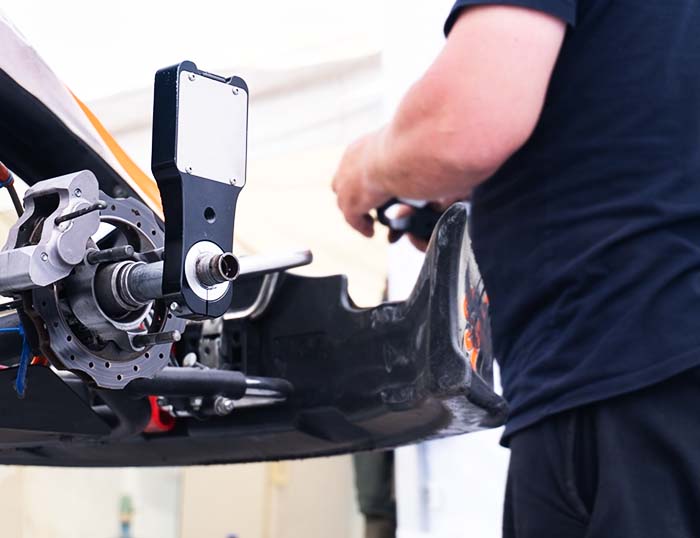 I fuselli per auto da corsa sono realizzati in nichel Nitronic&reg; 80A.