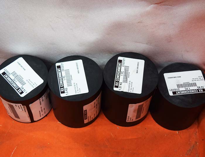 Il PEEK CF30 offre maggiore rigidità e resistenza.